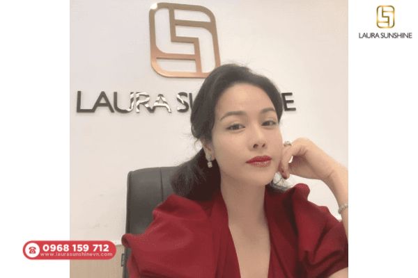 Laura Sunshine là thương hiệu mỹ phẩm uy tín do ca sĩ Nhật Kim Anh sáng lập